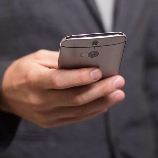 Συναγερμός για νέα απάτη: Το sms που θα σας στοιχίσει χιλιάδες ευρώ