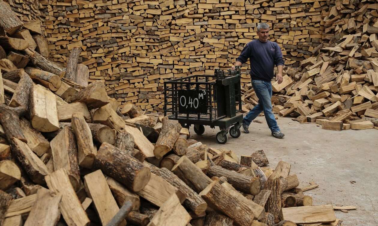 Θέρμανση: Πλαφόν στο κέρδος για ξύλα και πέλετ - Πόσο θα κοστίζει ο τόνος