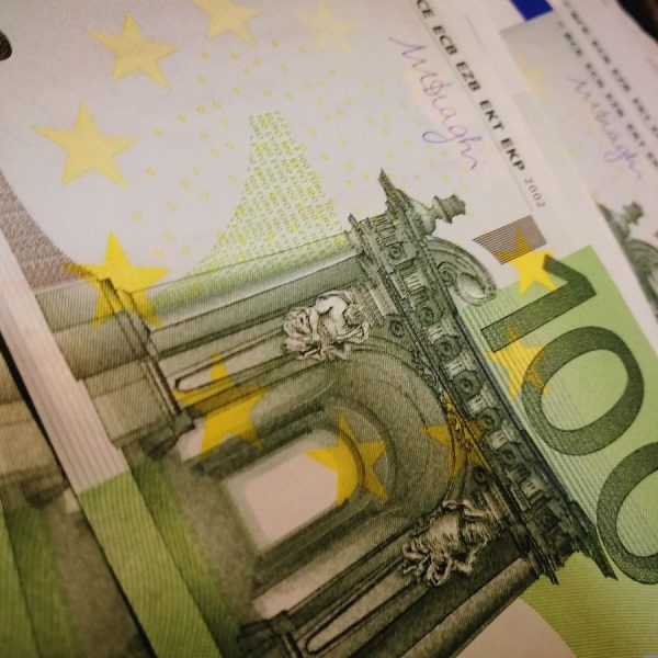 Νέο επίδομα 2.000 ευρώ σε χιλιάδες εργαζόμενους: Αυτοί είναι οι δικαιούχοι