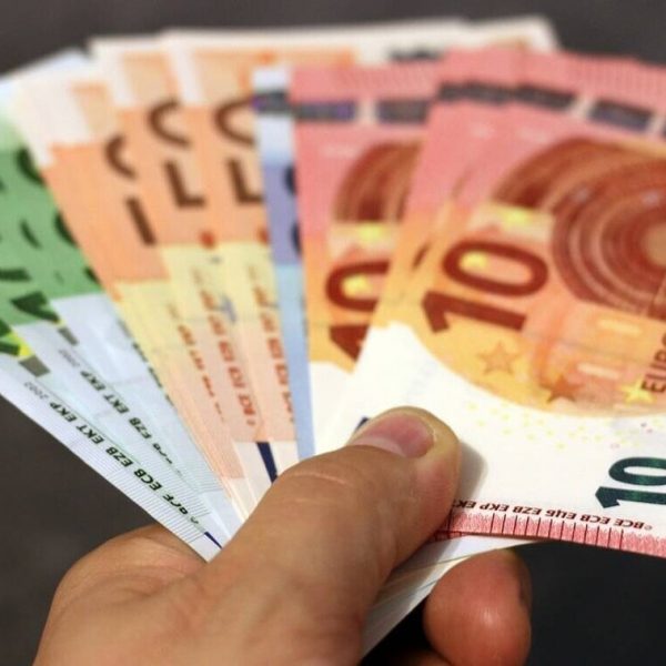 Παίρνετε κοντά στα 1.000 ευρώ; Αυτή την αύξηση θα λάβετε στη σύνταξή σας