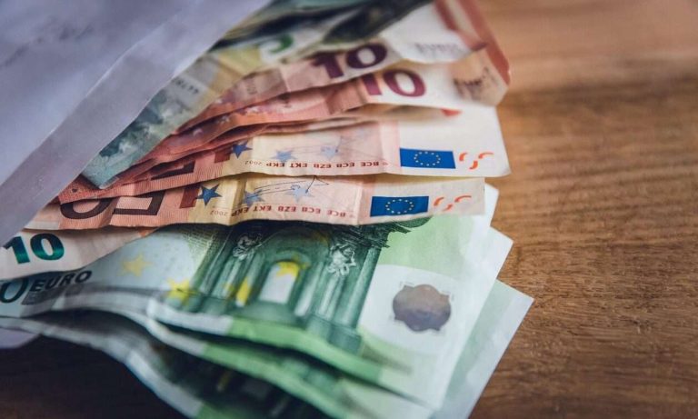 Ελεύθεροι επαγγελματίες: Σοκ για τα μπλοκάκια – Δείτε τι θα πληρώσετε μέσα στο 2023