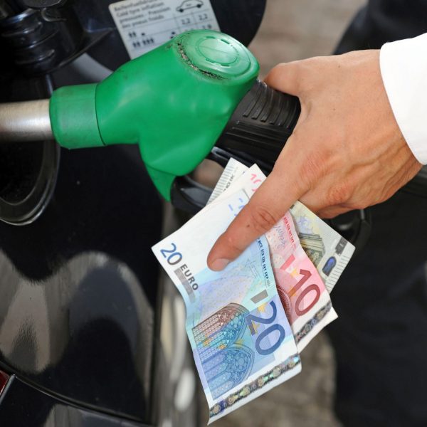 Πετρέλαιο κίνησης: Έκτακτες ανακοινώσεις για επίδομα – Ποιοι θα πάρουν από 100 έως 800 ευρώ