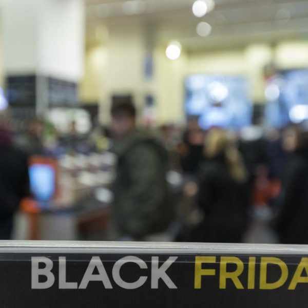 Black Friday και ανοιχτά μαγαζιά την Κυριακή – Το ωράριο καταστημάτων και σούπερ μάρκετ