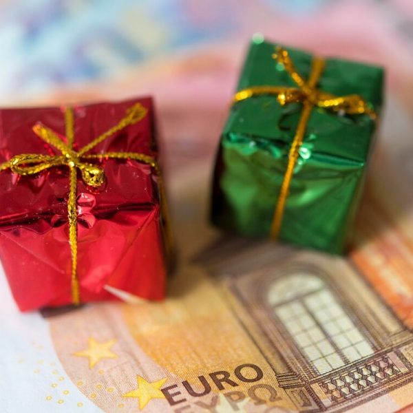 Δώρο Χριστουγέννων 2022: Πότε θα πληρωθεί – Δείτε ΕΔΩ πόσα χρήματα θα πάρετε