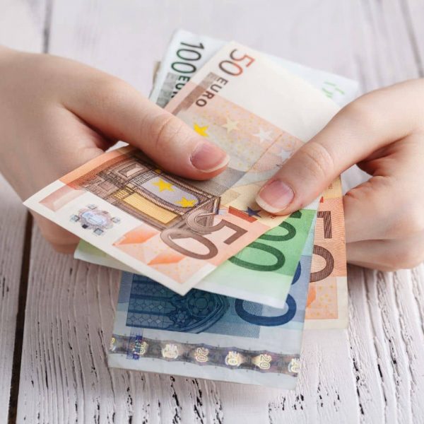 Νέο επίδομα 525 ευρώ: Αιτήσεις, δικαιούχοι, ημερομηνίες πληρωμής
