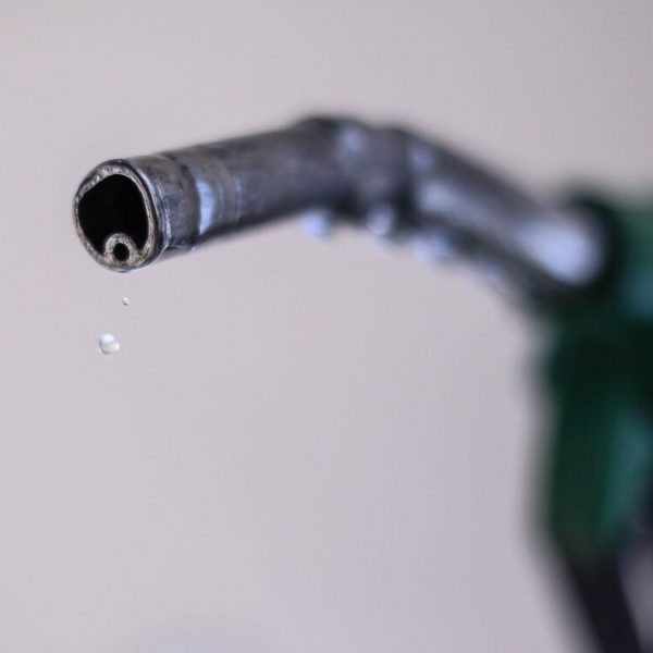 Σοκ χωρίς τέλος με την τιμή της βενζίνης: Δείτε πού θα φτάσει τις επόμενες μέρες