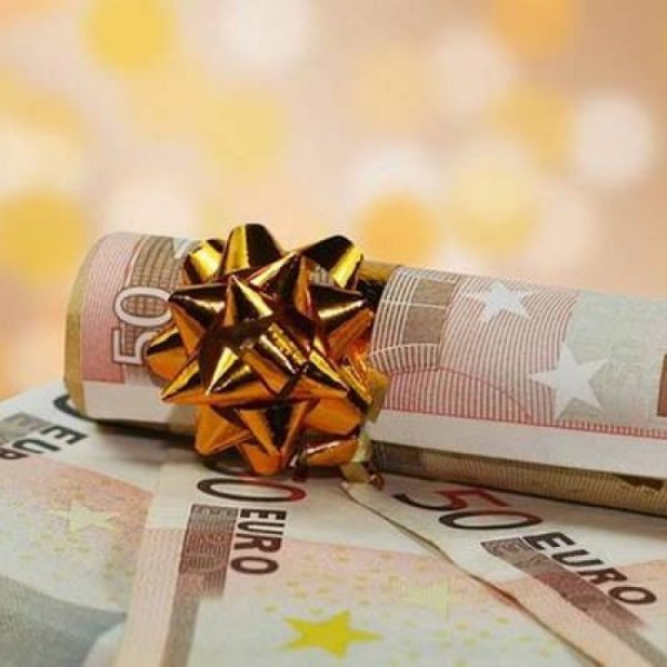 Eπίδομα Χριστουγέννων 2022: Ποιοι θα πάρουν τα 500 ευρώ – Οι έξι κατηγορίες