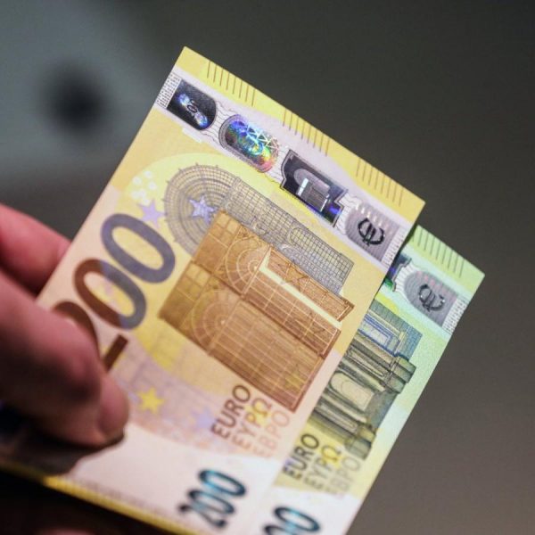 Έκτακτο «Δώρο» 300 ευρώ: Ανοιξε η πλατφόρμα – Αιτήσεις ΕΔΩ