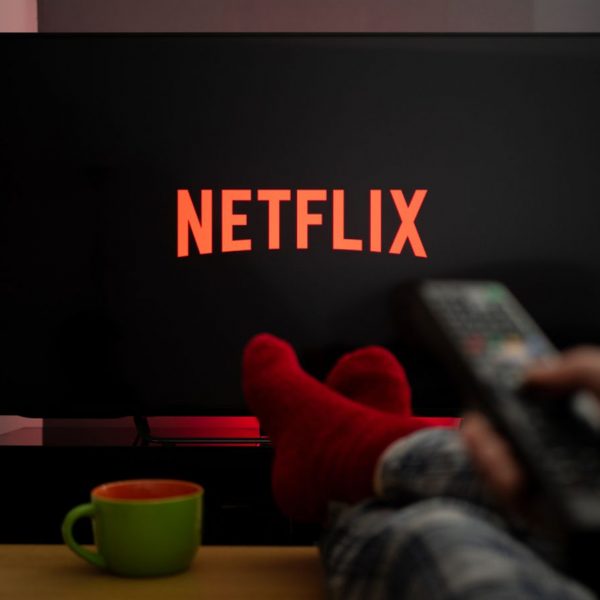 Δεν είναι φάρσα: Το Netflix φέρνει πακέτο… εντελώς δωρεάν!