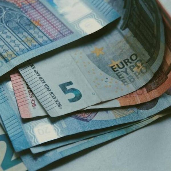 Νέα επιδότηση: Ποιοι και πώς μπορούν να πάρουν άμεσα 14.800 ευρώ