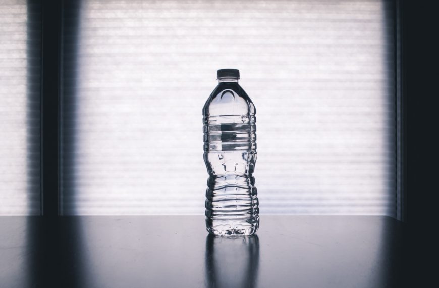 Νερό: Πίνετε έτσι; Σταματήστε το αμέσως – Τι λένε οι επιστήμονες