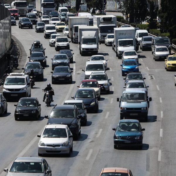 Σοκ για 3,5 εκατομμύρια Έλληνες: Αναγκαστική απόσυρση των ΙΧ τους