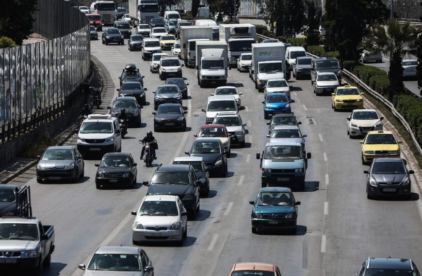 Σοκ για 3,5 εκατομμύρια Έλληνες: Αναγκαστική απόσυρση των ΙΧ τους