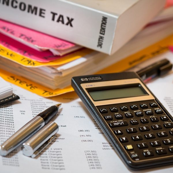 Αρχίζουν οι φορολογικές δηλώσεις 2024 νωρίτερα – Σε ποιους θα είναι προσυμπληρωμένες