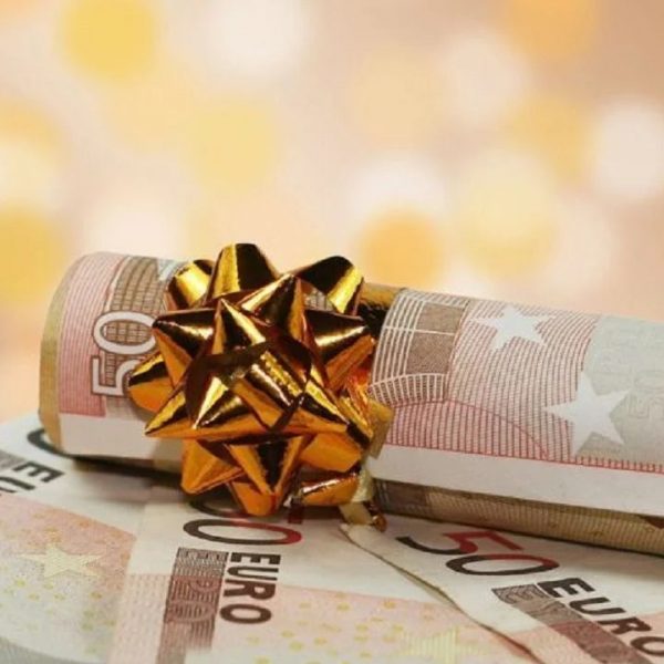 Έκτακτο Δώρο 2024: Ποιοι θα μοιραστούν 300 εκατ. ευρώ