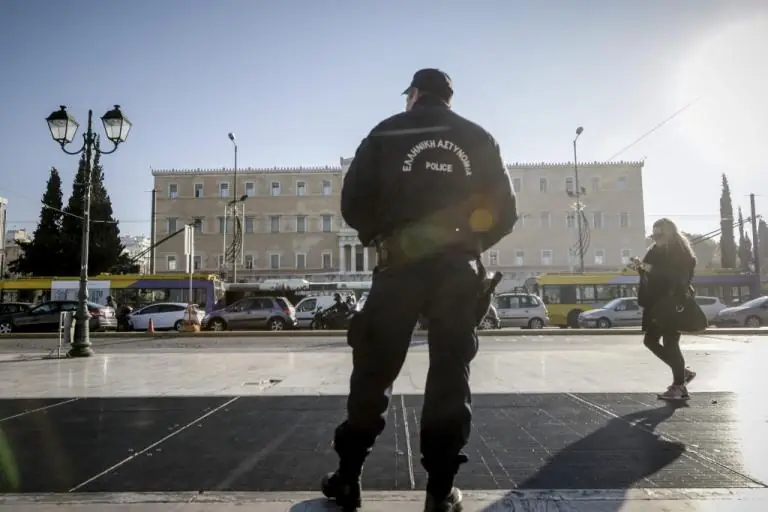 Αυτοί είναι οι πίνακες με τους νέους μισθούς των ενστόλων – Αναλυτικά τα ποσά