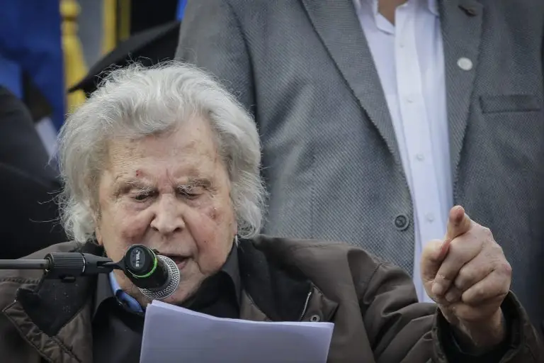 Μίκης Θεοδωράκης: Οι χρυσαυγίτες αγαπούν την πατρίδα με έναν τρόπο εριστικό (vid)