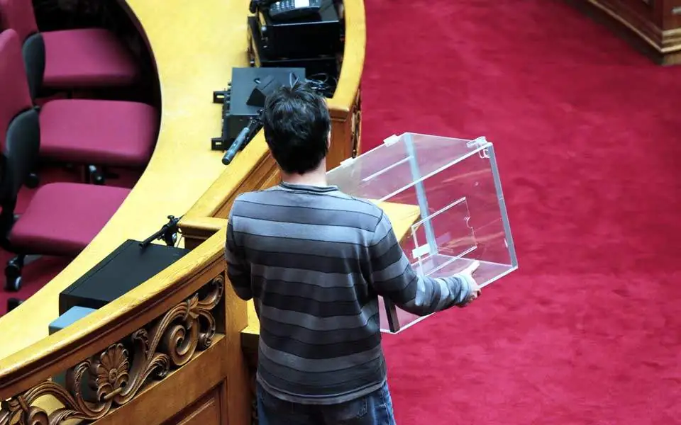 Προανακριτική Novartis: Οριστικά με 10 κάλπες η ψηφοφορία στη Βουλή