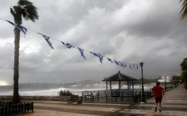 Καιρός: Βροχές, καταιγίδες και… πολλά μποφόρ σήμερα