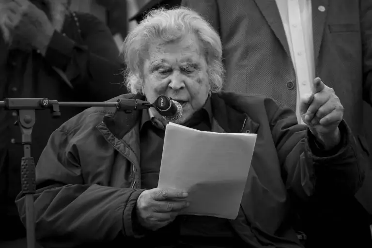 Μίκης Θεοδωράκης: Νεότερες πληροφορίες – Τι αναφέρει το πρώτο ιατρικό ανακοινωθέν