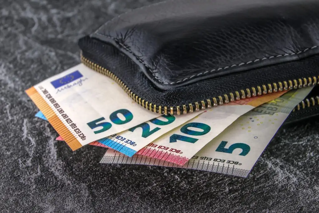 Κατώτατος μισθός 2019: Η αύξηση στα «καθαρά» και στο επίδομα ανεργίας ΟΑΕΔ (ΠΙΝΑΚΑΣ)