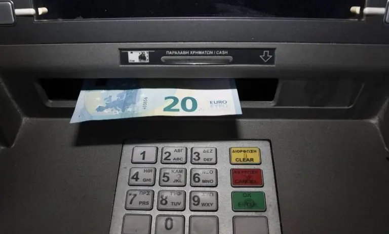 Ποιοι και γιατί θα δουν στα ΑΤΜ 50 ευρώ περισσότερα τους επόμενους μήνες