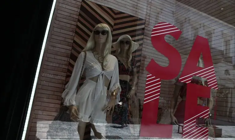 Εκπτώσεις 2020: Ανοιχτά τα μαγαζιά την Κυριακή (19/07/2020)