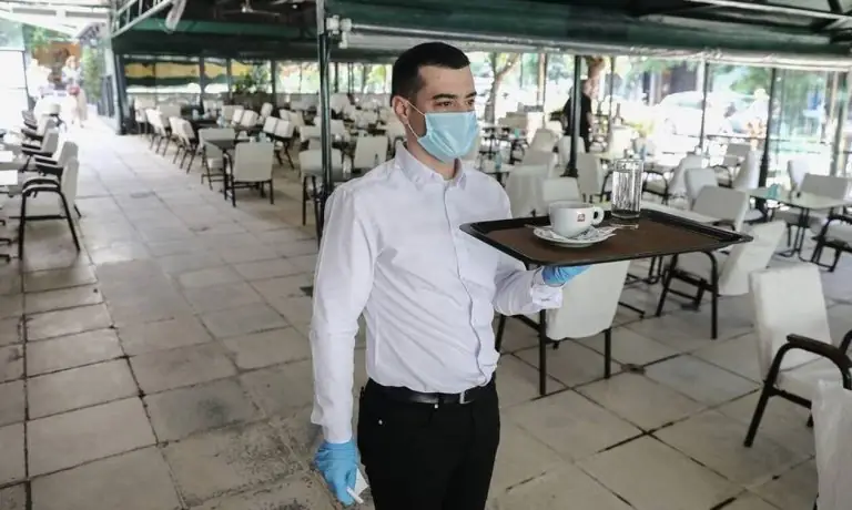 Κρούσματα σήμερα Ελλάδα (2/8) – Περιοχές 2 Αυγούστου 2020 – Νέα μέτρα σε μπαρ, καφετέριες και εστιατόρια