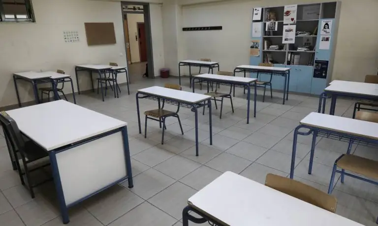 Αγιασμός 2020: Μπάχαλο με την ώρα προσέλευσης – Άλλα λένε τα σχολεία, άλλα το υπουργείο