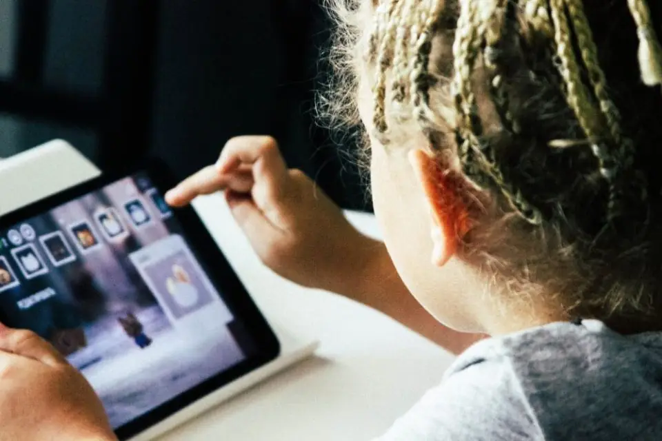 Voucher 200 ευρώ: Κάντε τώρα αίτηση για δωρεάν laptop και tablet