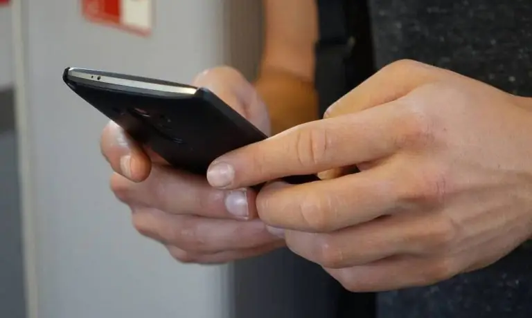 Καταργούνται τα SMS στο 13033; Όλη η αλήθεια