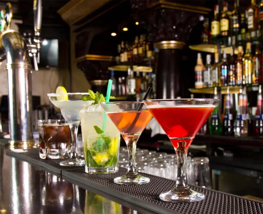 Εστίαση: Δυσάρεστες ειδήσεις για μπαρ και καφετέριες