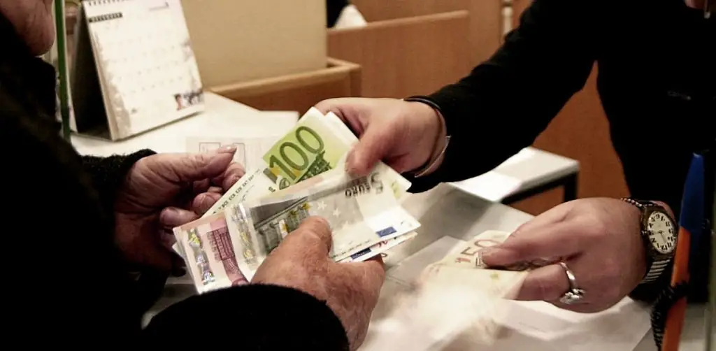 Αυτή η τράπεζα δίνει δάνεια από 10.000 ευρώ αλλά όχι σε όλους!