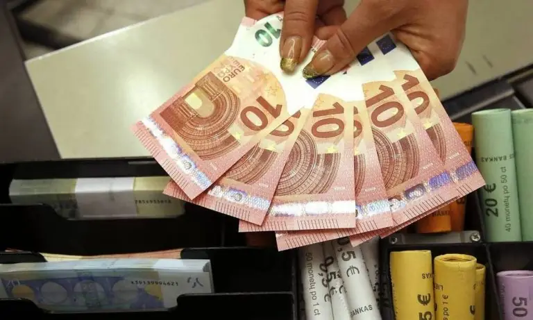 Σας αφορά: Δες αν δικαιούσαι έκπτωση σε ΔΕΗ, ΕΥΔΑΠ και τηλέφωνο