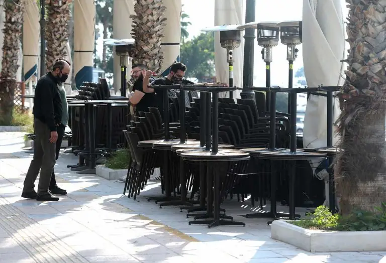 Εστίαση: Πότε και πώς θα ανοίξουν καφέ, μπαρ και εστιατόρια