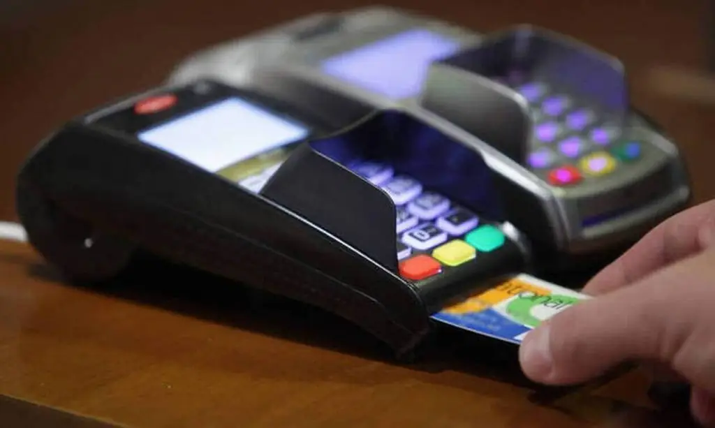 Μετά την Πειραιώς και η Eurobank: Τι συμβαίνει με τα POS των τραπεζών