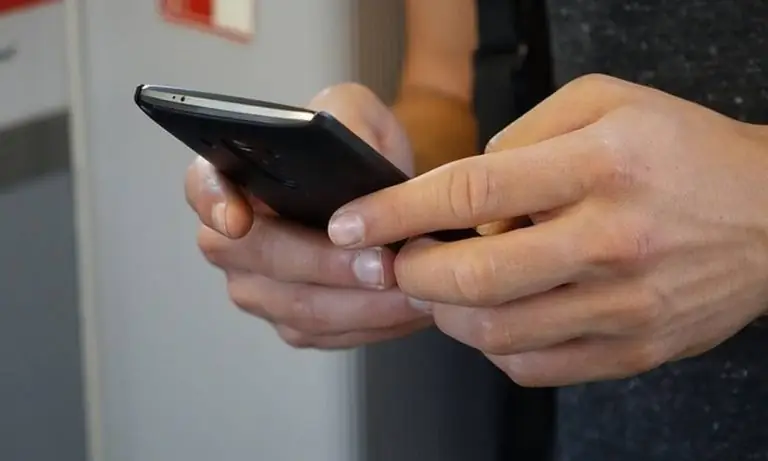 Κωδικοί μετακίνησης SMS: Τέθηκε σε λειτουργία το 13032 – «Κόφτης» στο ένα μήνυμα τη μέρα
