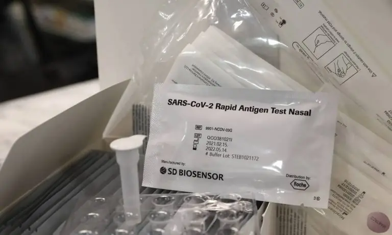 Χάος με τα self test: «Χαράτσι» 10 ευρώ εάν γίνει λάθος – Στα… κάγκελα οι γονείς