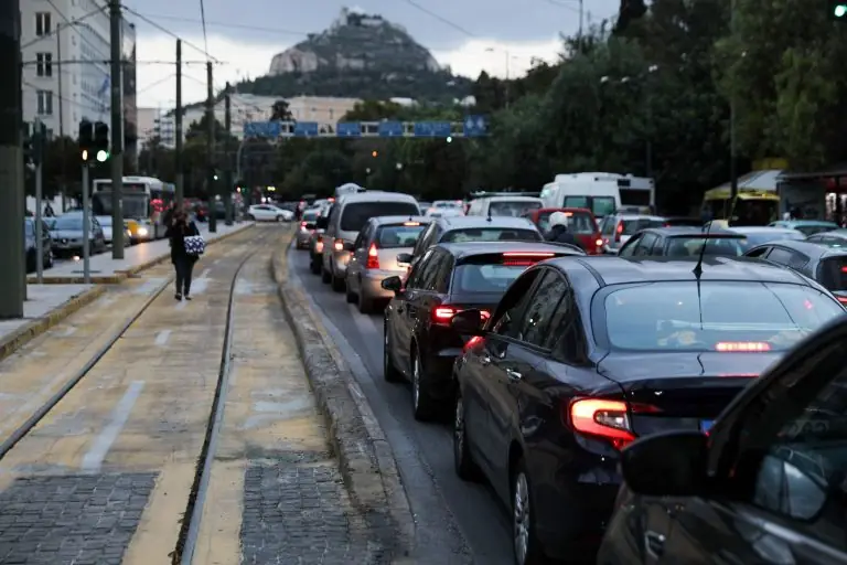 Οδηγείς στην Αθήνα; Προσοχή! Μεγάλο πρόστιμο αν κάνεις αυτό το λάθος