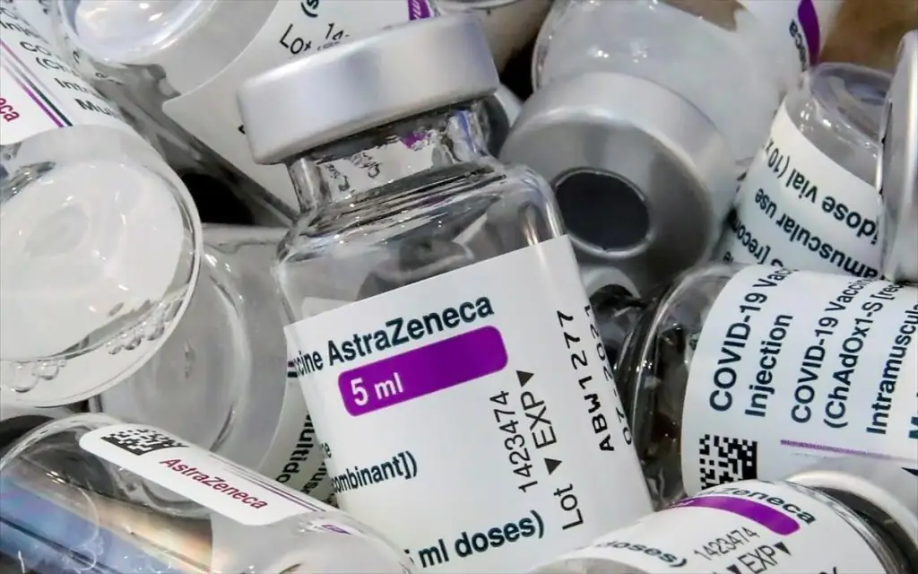 Εμβόλιο AstraZeneca: Τα επικίνδυνα συμπτώματα μετά τον εμβολιασμό – Τι πρέπει να ξέρετε