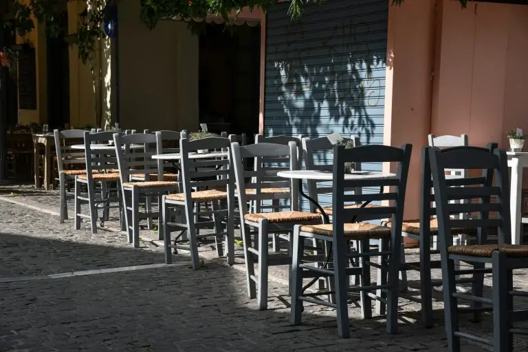 Πότε ανοίγουν καφέ, μπαρ και εστιατόρια: Αυτή είναι η ημερομηνία