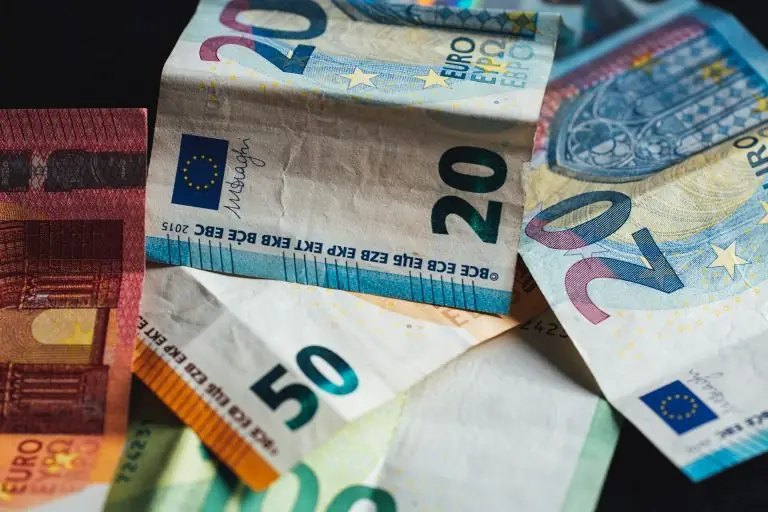 e-ΕΦΚΑ – ΟΑΕΔ: Πληρώνονται τα επιδόματα – Πότε μπαίνουν τα αναδρομικά