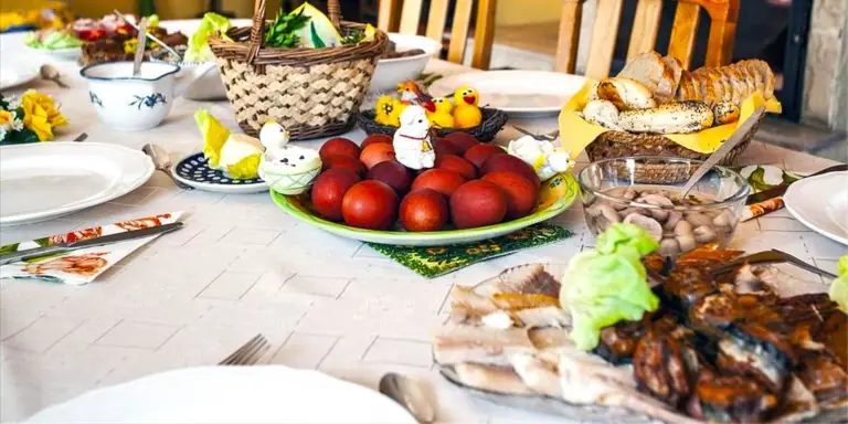 Πάσχα 2021: Πόσα άτομα επιτρέπονται στο πασχαλινό τραπέζι – Το πρόστιμο