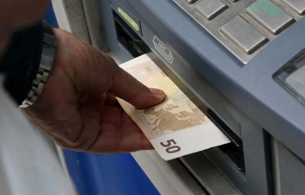 Πληρωμές e-ΕΦΚΑ, ΟΑΕΔ, ΟΠΕΚΑ: Ποιοι πάνε… ταμείο τις επόμενες ώρες – Ελέγξτε τους λογαριασμούς