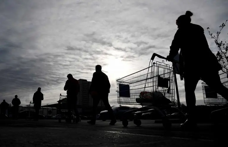Συναγερμός σε Βασιλόπουλο, Σκλαβενίτη, My Market: Ποιοι άνοιξαν και απειλούν τα κέρδη τους