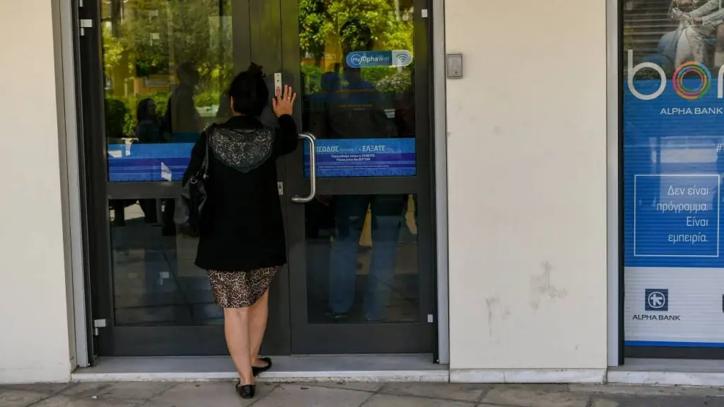 «Βόμβα»: Λουκέτο στις τράπεζες – Καταργούνται τα μετρητά – Αλλάζουν τα πάντα