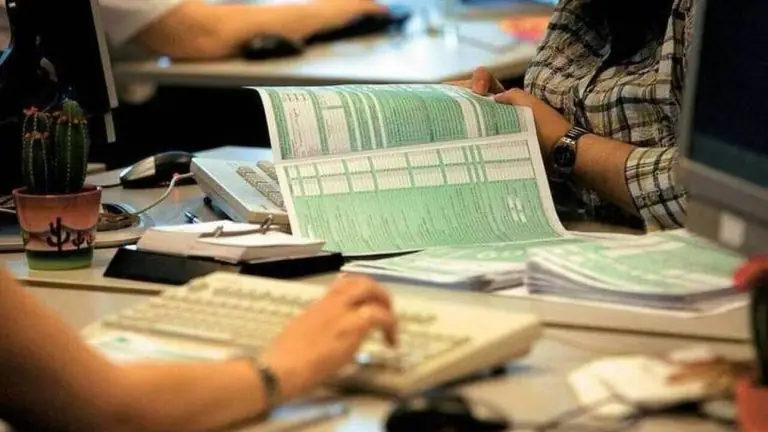 Φορολογικές δηλώσεις: Ποιοι δεν θα πληρώσουν τον λογιστή τους να την κάνει