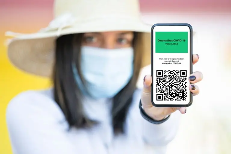 Green Pass: Με αυτό θα μπαίνουμε σε γήπεδα, συναυλίες, εκδηλώσεις – Τι είναι