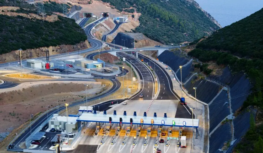 Πέφτει… χρήμα στην Ελλάδα: Τι αλλάζει σε δρόμους, γέφυρες, διόδια και ΟΣΕ