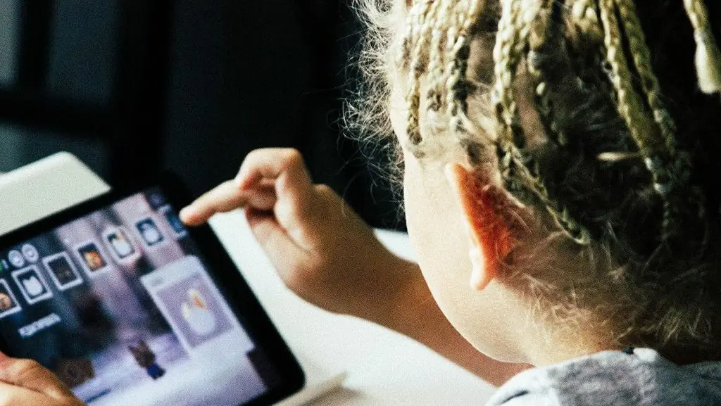 Voucher 200 ευρώ: Κάνε ΤΩΡΑ αίτηση για δωρεάν tablet και laptop